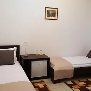 Vis A Vis Bucureşti